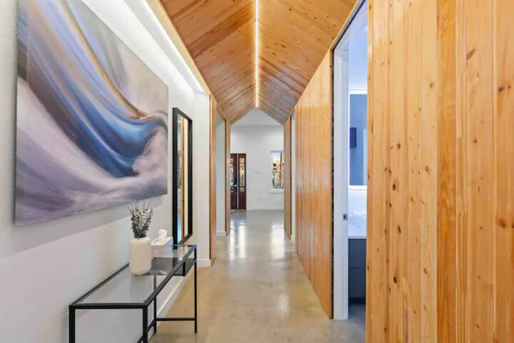 Stunning Architectural Gem in the HEART of Dallas! gallery image 2