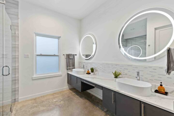 Stunning Architectural Gem in the HEART of Dallas! gallery image 5