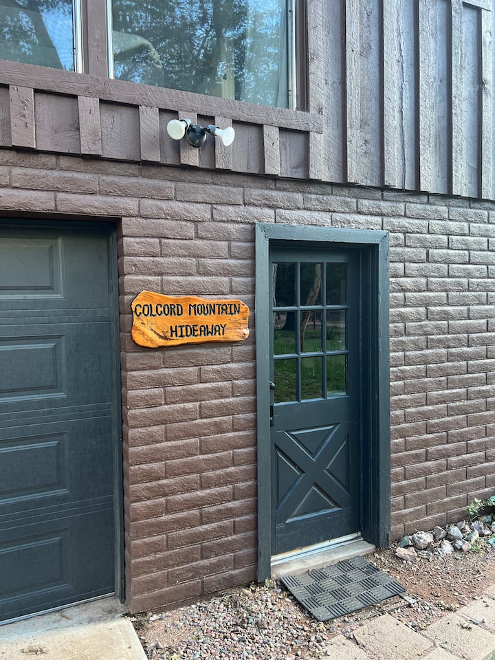 Colcord Mountain Hideaway-Horse Friendly - Cabins for Rent in
