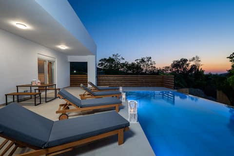 Aelia Luxury Villa