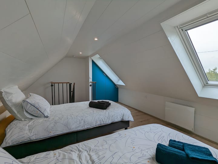 Ოთახი 2 საწოლი 90 სართულიანი პატარა სახლი