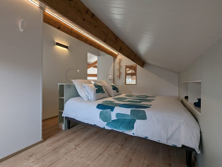 Საძინებელი 1 Queen Mezzanine Hangar Bedroom