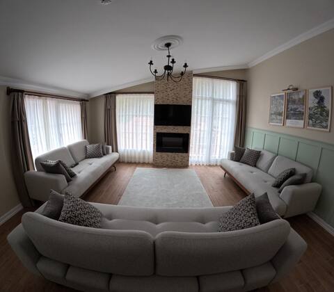 1 Room 1 Salon Lake View