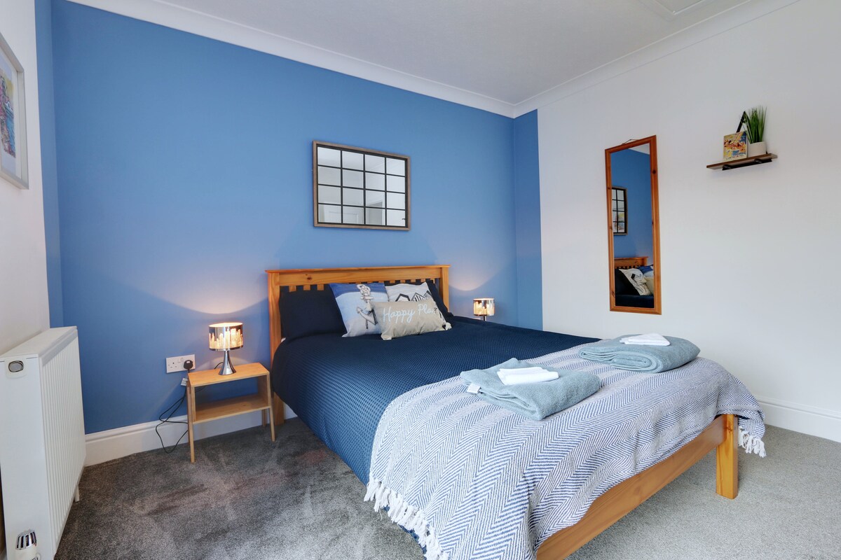 Top performing Airbnb: Cosy home by the sea in New Waltham
