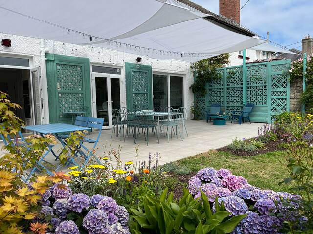 Browse CITY walk mountains gallery image 2