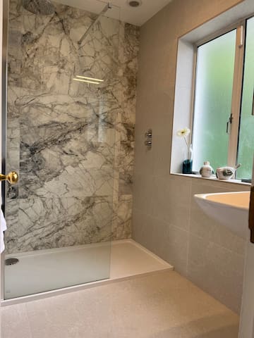 Browse CITY walk mountains gallery image 4