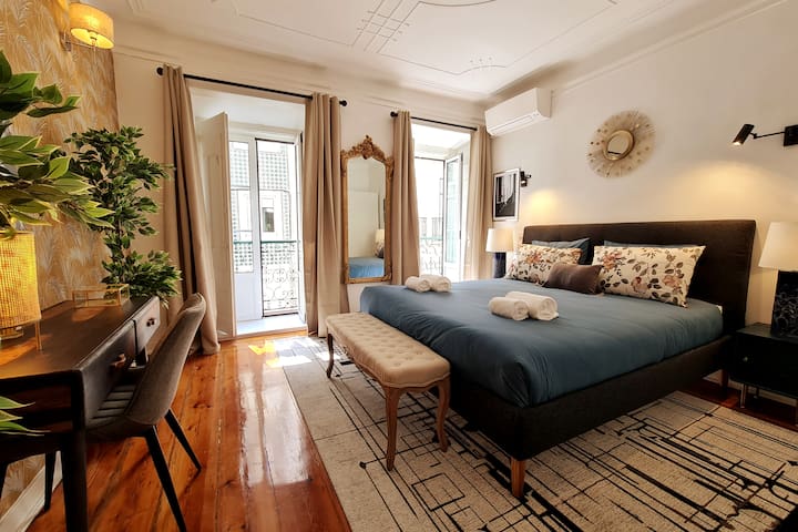 Lisbon4Real: Deluxe 2BR+1 in Principe Real