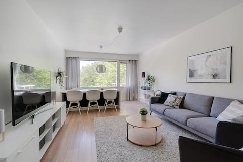 Successful Airbnb property: Spacious two-room apartment in the center + free parking in Vii