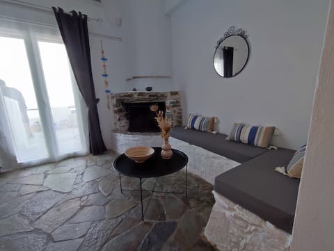 Successful Airbnb property: Liotrivi Blue 2 in Δήμος Κύθνου