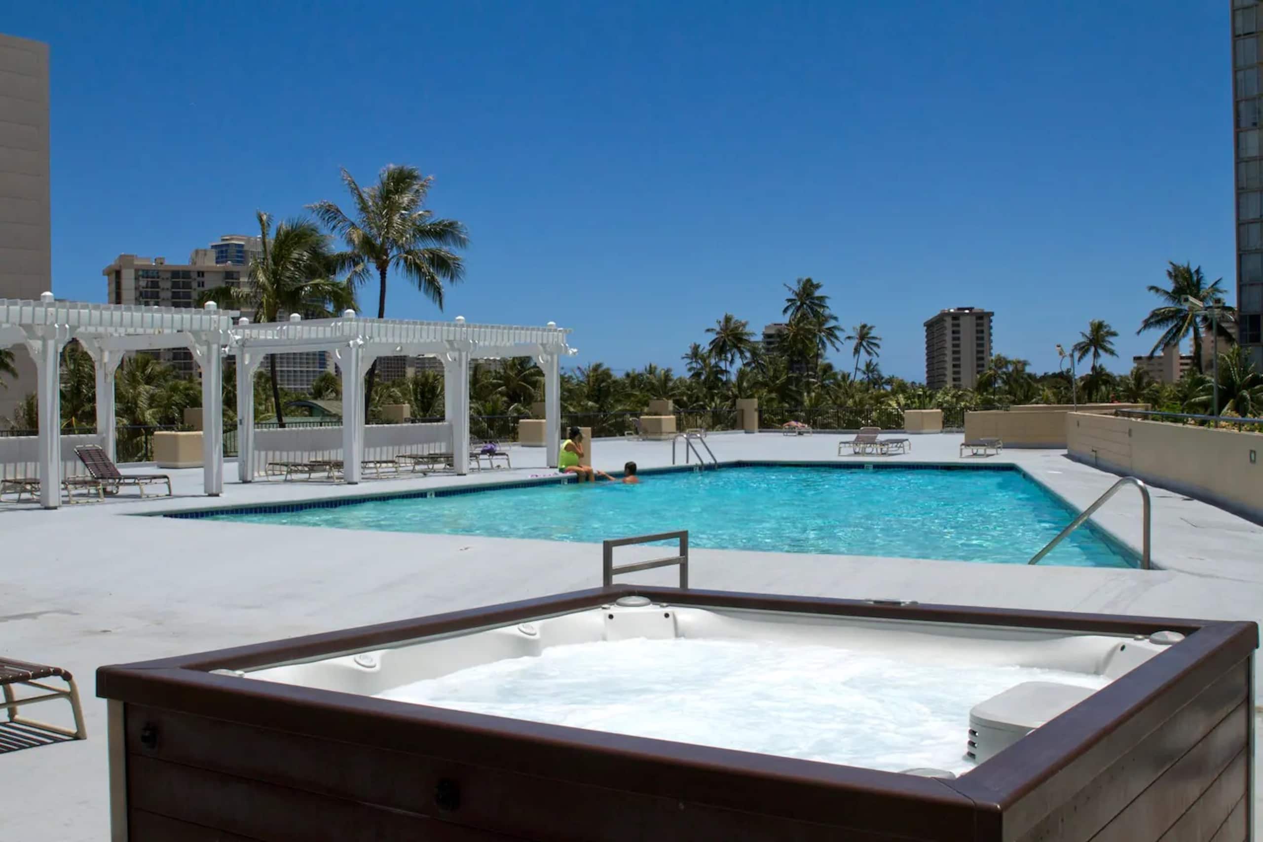 Condo in Honolulu · ★4.82 · Studio · 1 bed · 1 bath - Image 11