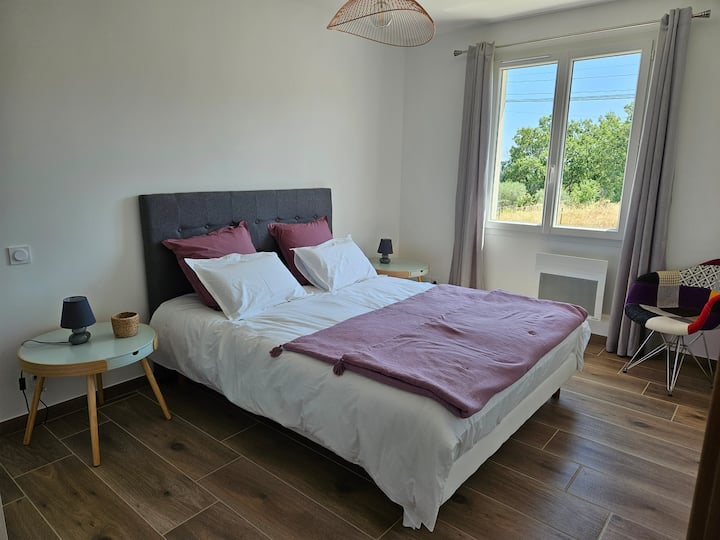 Საძინებელი ორადგილიანი საწოლი 160 კარადით კარადა + თაროები