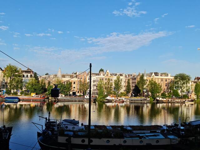 2-Bedroom Condo with View of Amstel River gallery image 2
