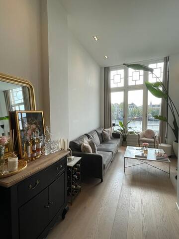 2-Bedroom Condo with View of Amstel River gallery image 4