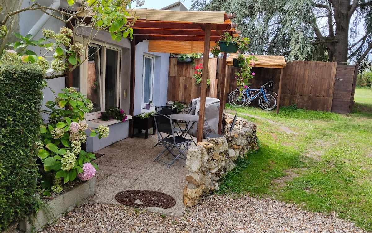 Popular Airbnb listing: Small cottage in Eure