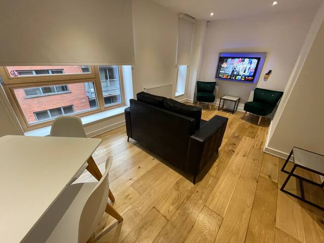2 Bedroom 2 bathroom 4 people @ MCR City Centre gallery image 2