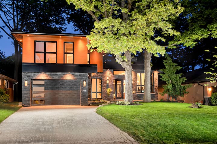 Luxurious Getaway in the City of Toronto