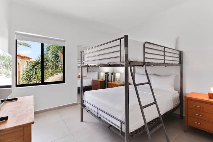 Საძინებელი 2 | მშვენიერი დასვენებისთვის უზრუნველყოფილია მაღალი ხარისხის თეთრეული, თეთრეული და საკმარისი ბალიშები.