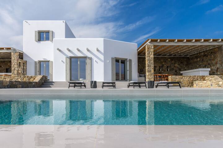 Cycladic minimal chic interior gallery image 2