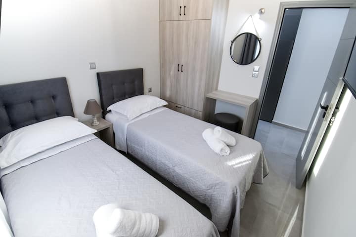 Спалня 3
2 единични легла