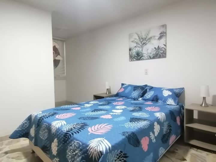 Двойно легло в 3 спални. Просторен килер, много осветен и проветрен.