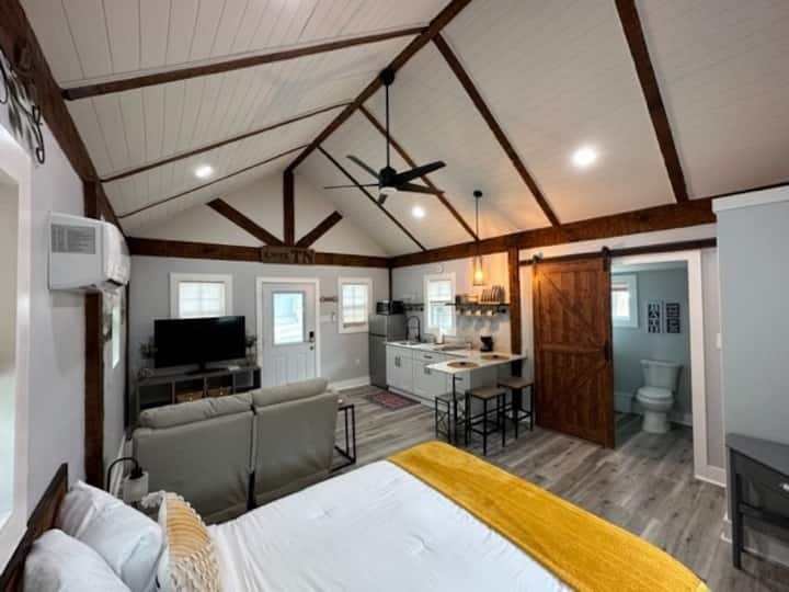 Tranquil Hideaway Studio - Knoxville