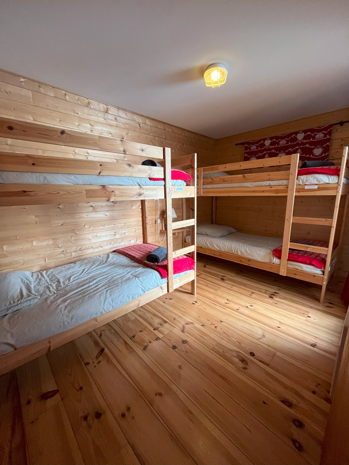 带4张单人床的房间