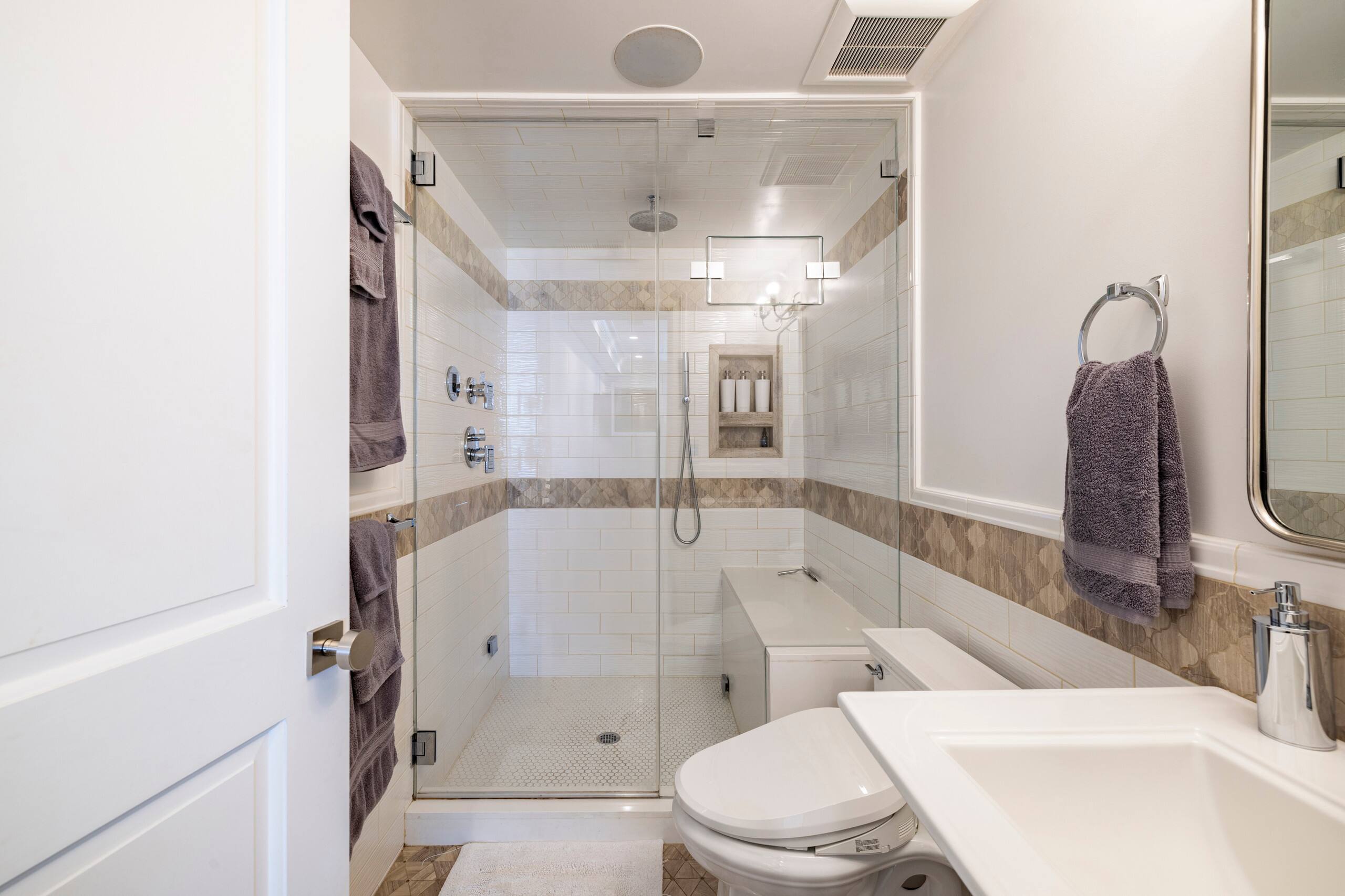 Home in San Francisco · ★5.0 · 3 bedrooms · 3 beds · 1.5 baths - Image 28