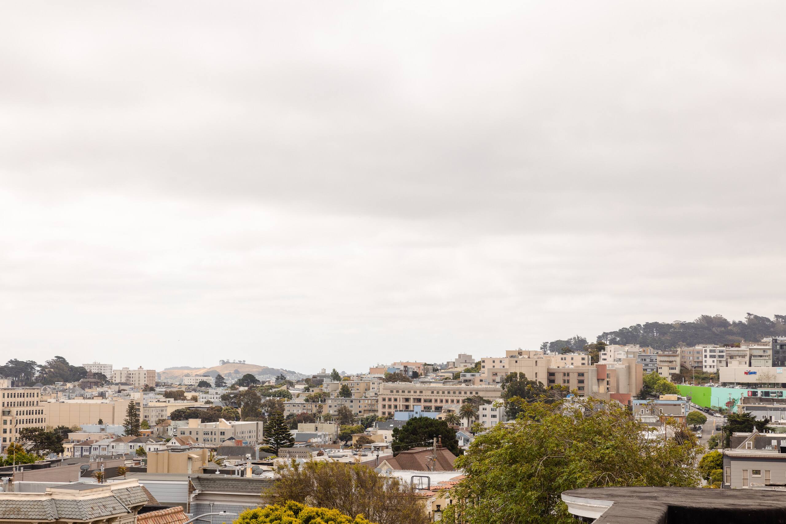 Home in San Francisco · ★5.0 · 3 bedrooms · 3 beds · 1.5 baths - Image 59