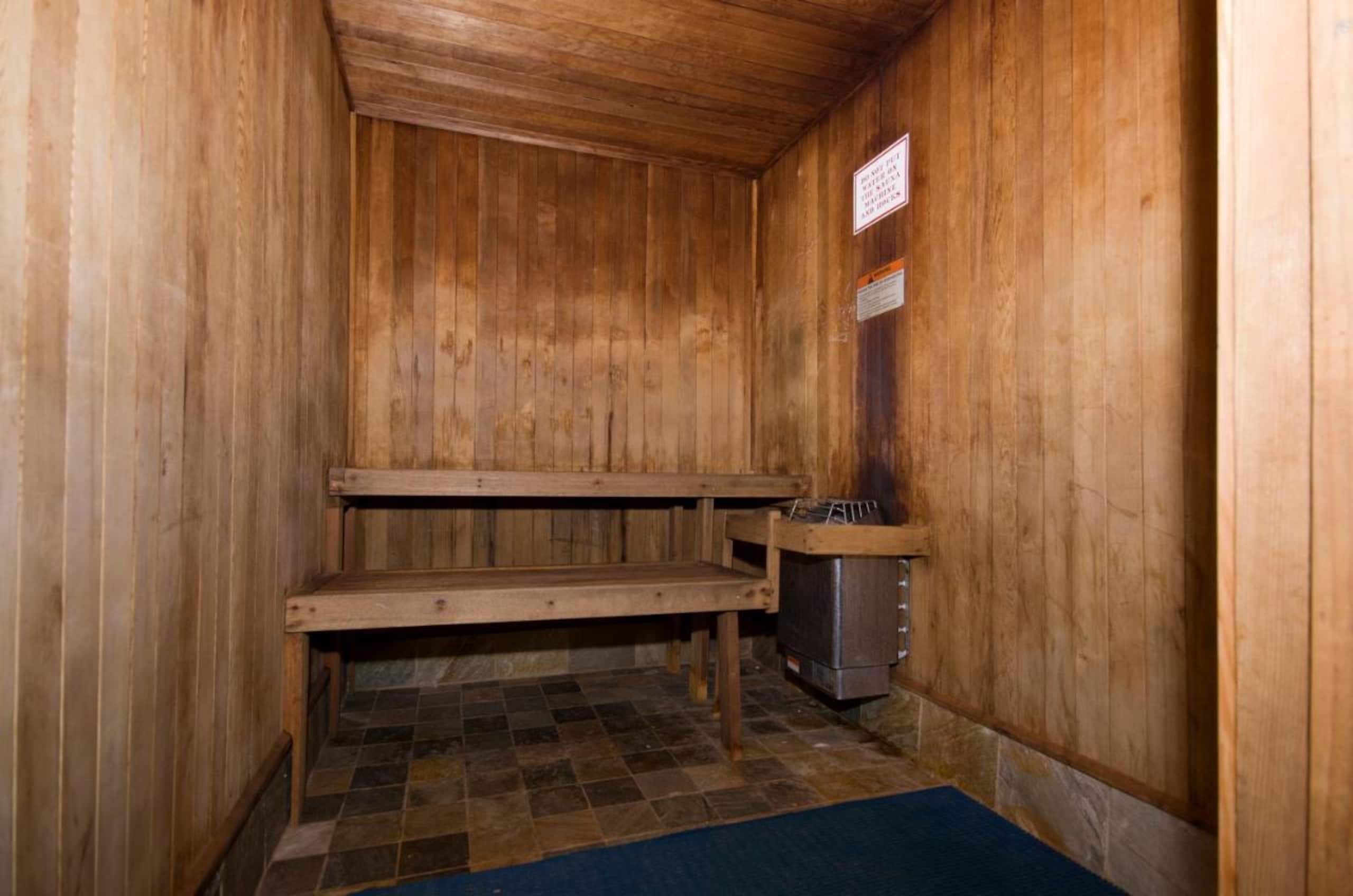 Hotel in Honolulu · ★4.86 · Studio · 1 bed · 1 private bath - Image 12