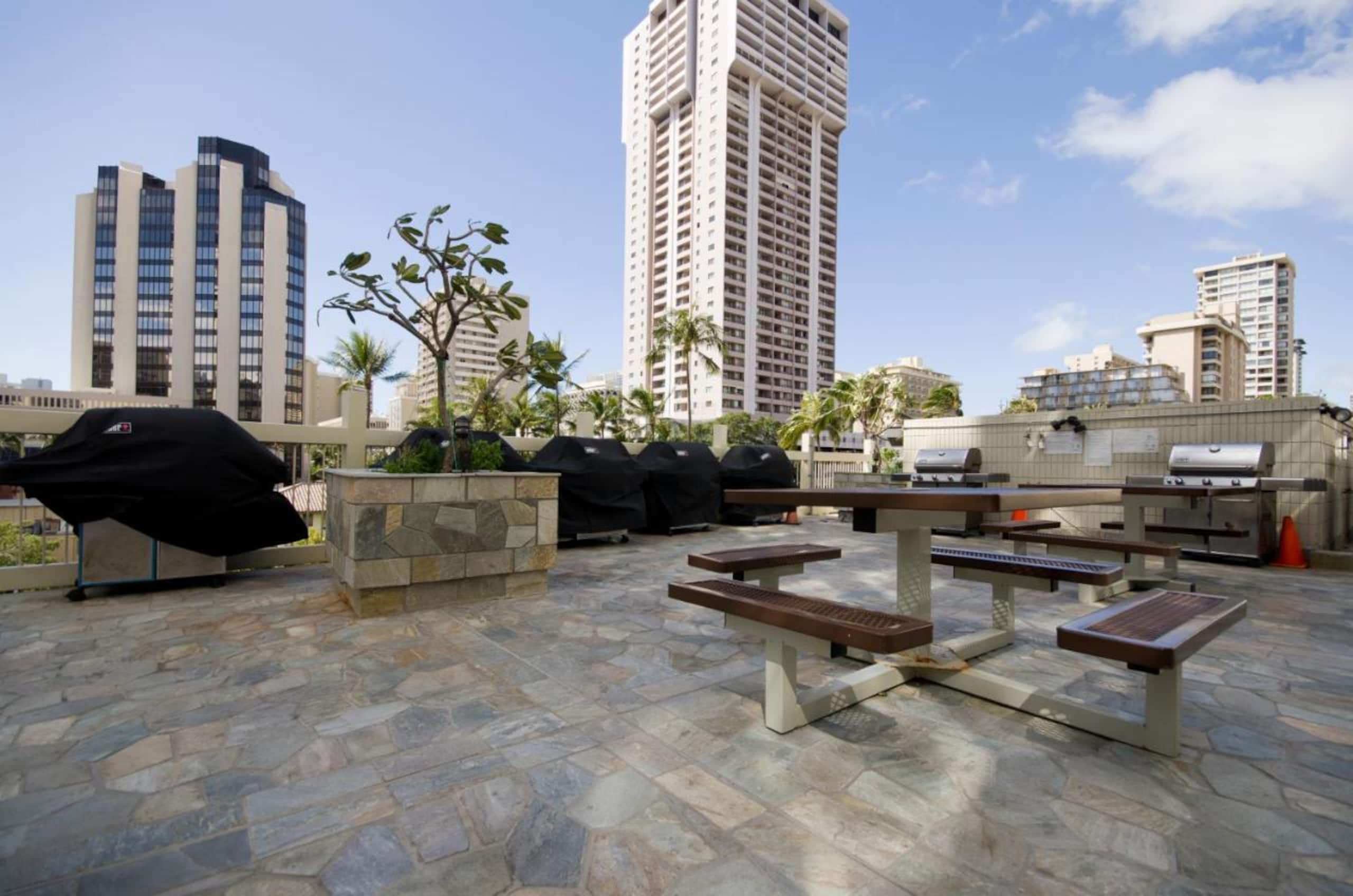 Hotel in Honolulu · ★4.86 · Studio · 1 bed · 1 private bath - Image 10
