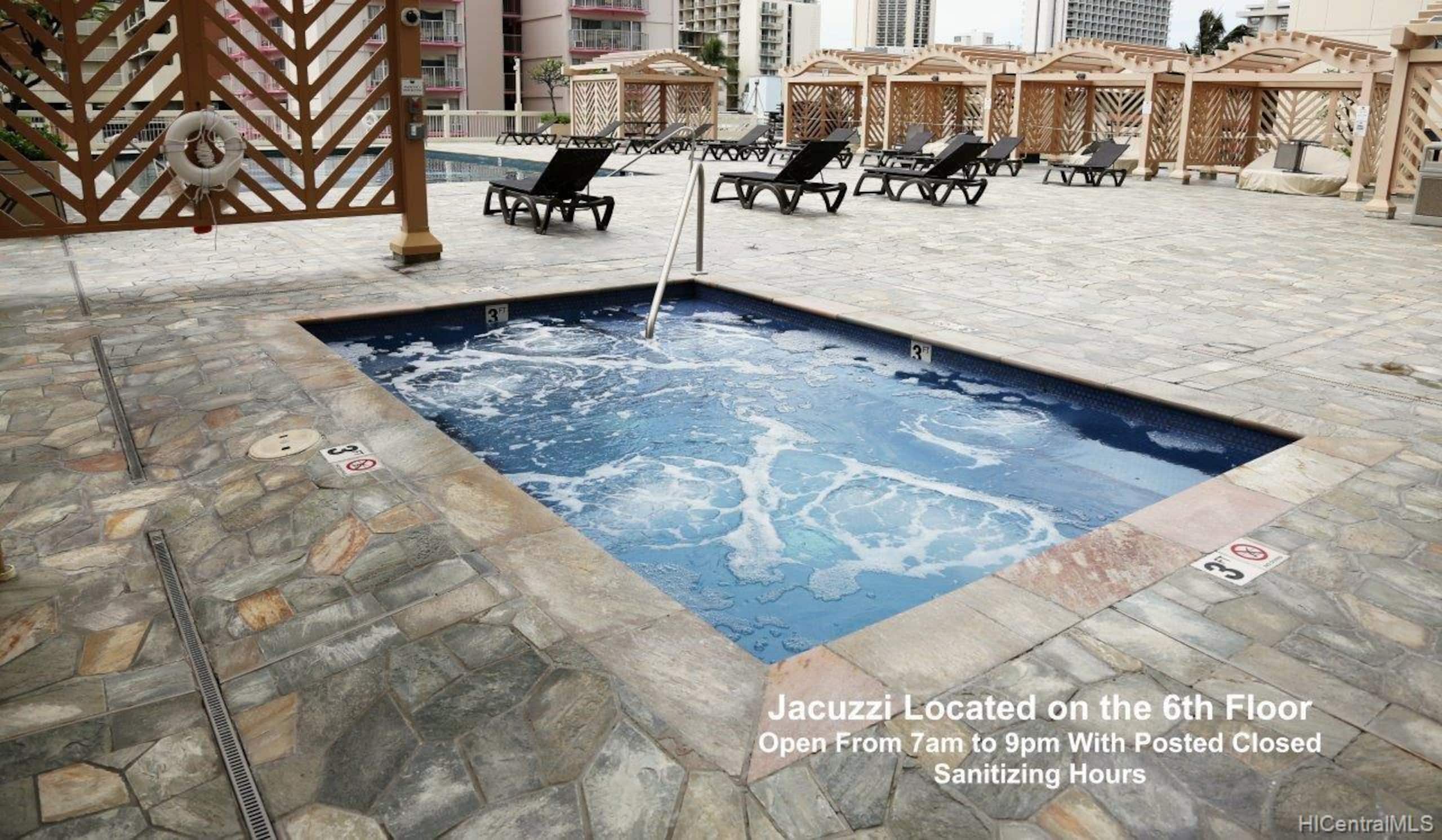 Hotel in Honolulu · ★4.86 · Studio · 1 bed · 1 private bath - Image 7