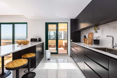 Top Airbnb: Fully renovated,stylish 3 bdr with amazing terrace em Campanhã