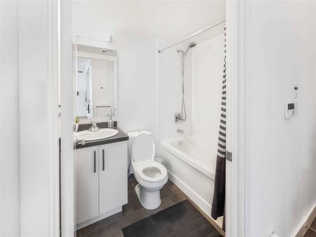 Luxury 2-Bdrm-Scotiabank Arena gallery image 4