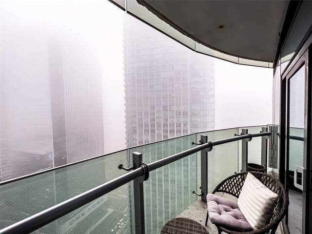 Luxury 2-Bdrm-Scotiabank Arena gallery image 3