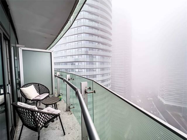 Luxury 2-Bdrm-Scotiabank Arena gallery image 2