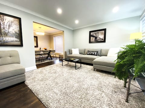 Popular Airbnb listing: Charming 3B/3W Home in Luxe Area Near Downtown in Etobicoke Centre