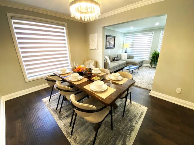 Modern Home in Lux Area Near Downtown w/Free Park gallery image 4