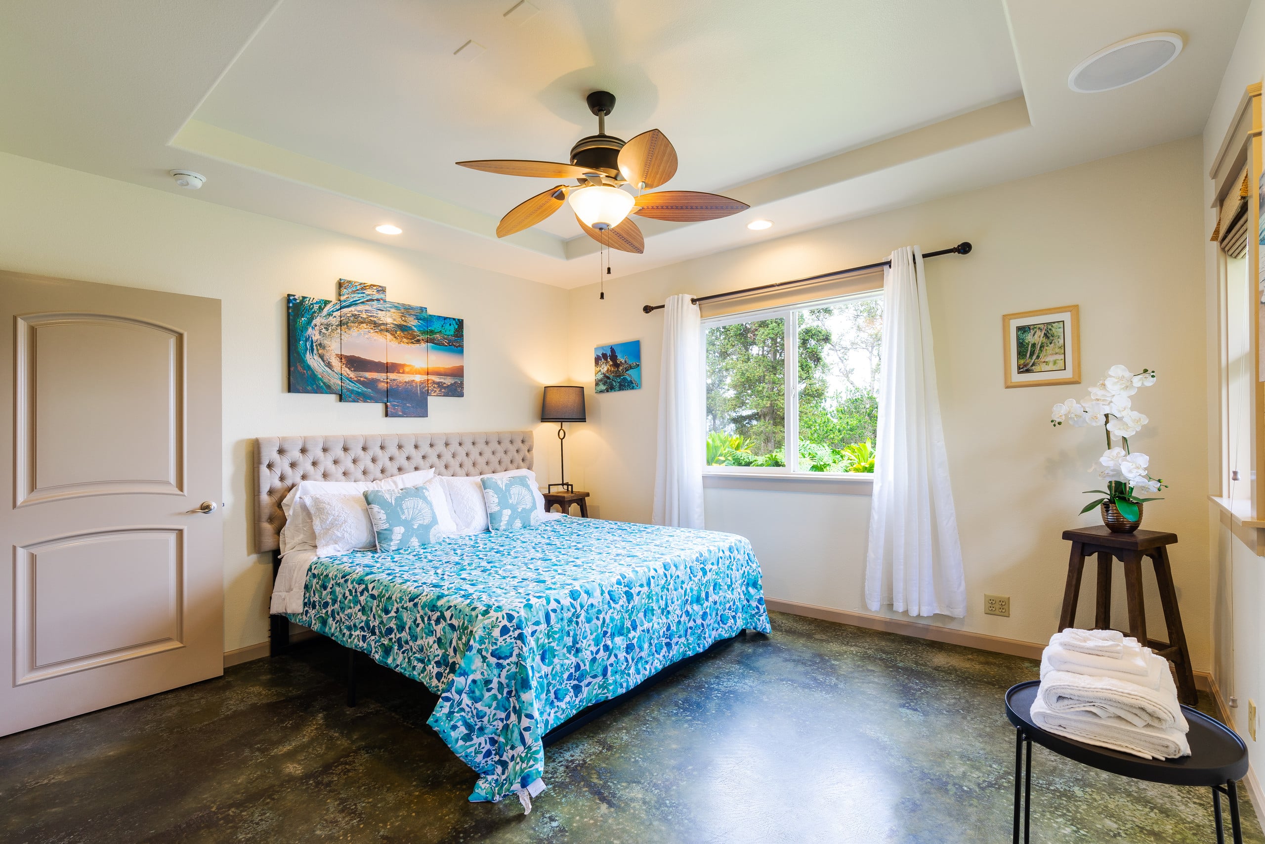 Home in Kailua-Kona · ★4.83 · 5 bedrooms · 2 beds · 2.5 private baths - Image 12