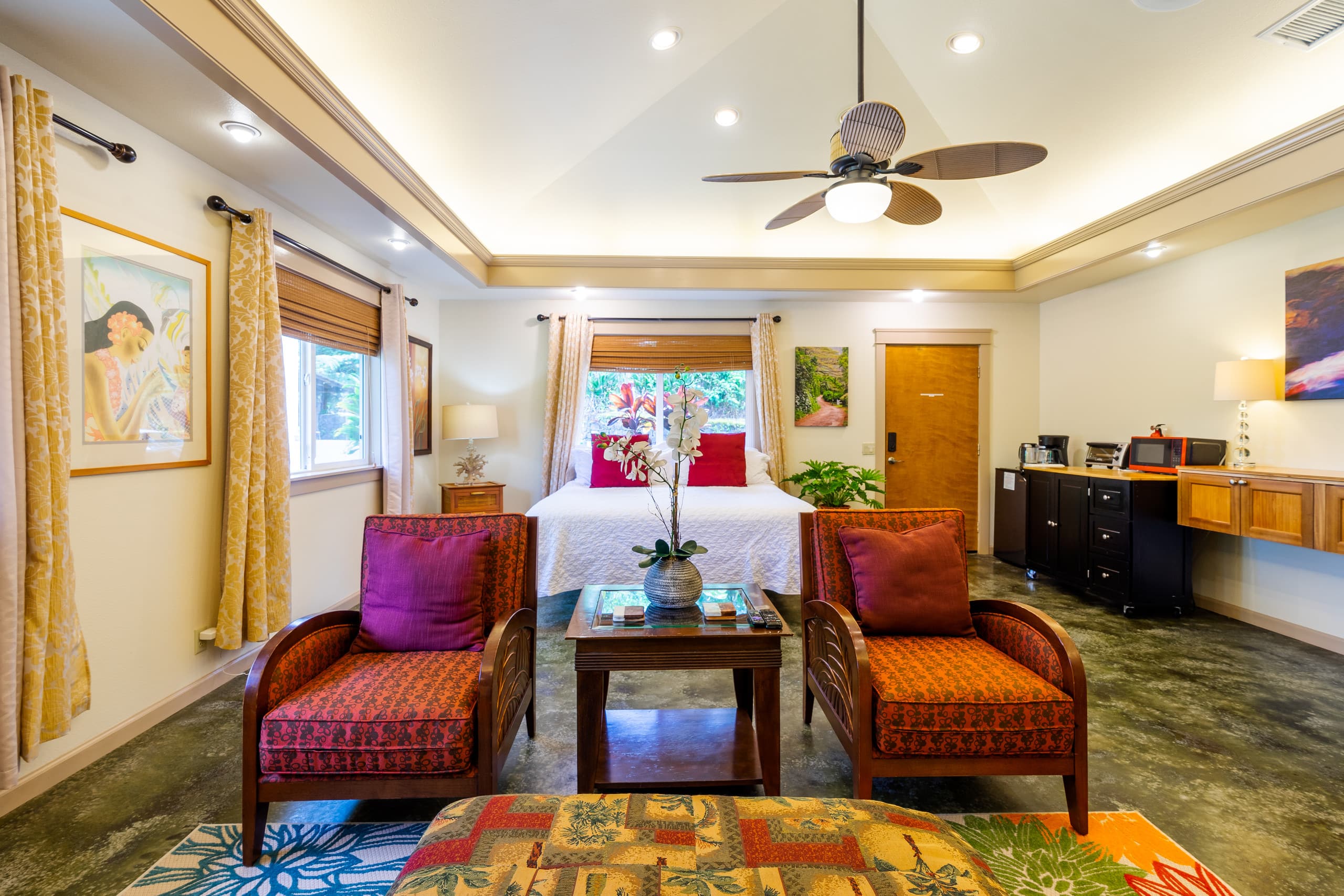 Home in Kailua-Kona · ★4.83 · 5 bedrooms · 2 beds · 2.5 private baths - Image 4