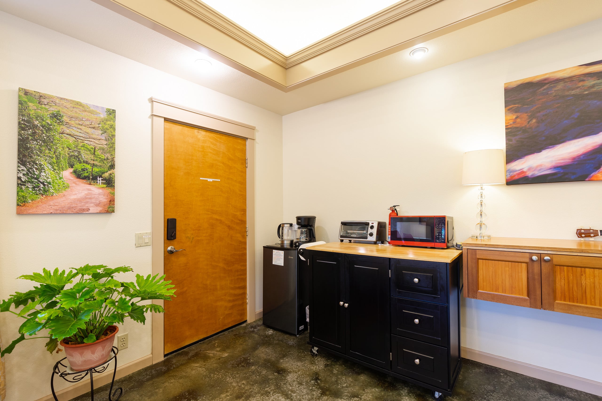 Home in Kailua-Kona · ★4.83 · 5 bedrooms · 2 beds · 2.5 private baths - Image 10
