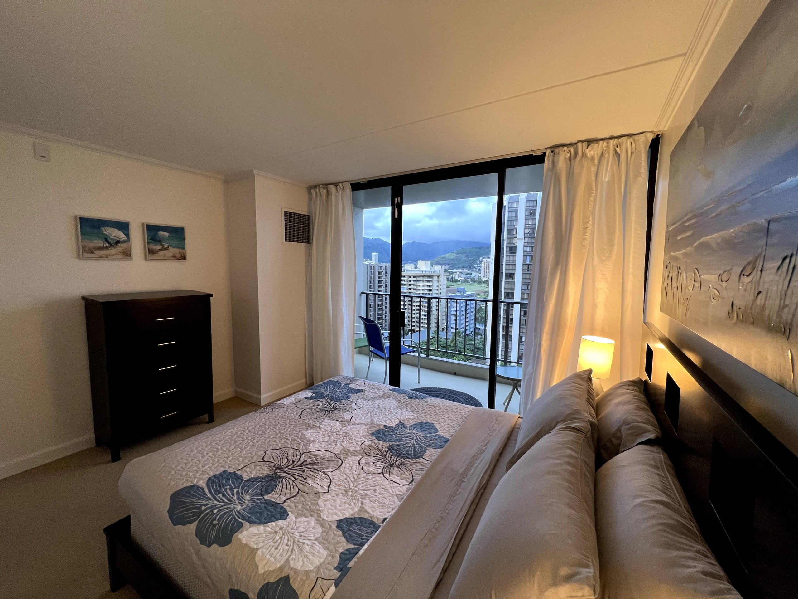 Quiet and comfy 1bd with pool & free parking - Image 5