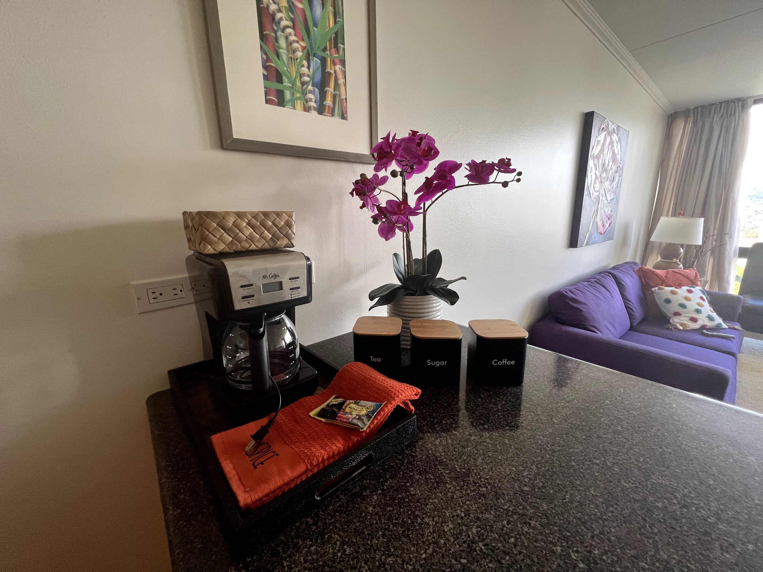 Quiet and comfy 1bd with pool & free parking - Image 12