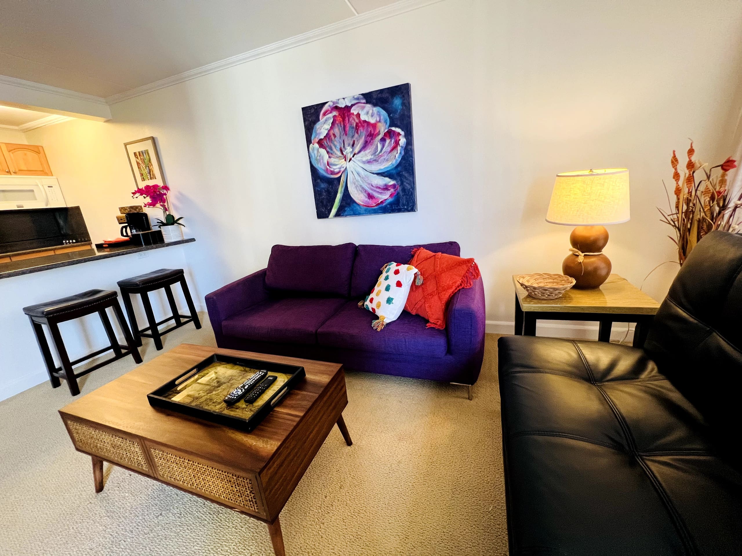 Quiet and comfy 1bd with pool & free parking - Image 4