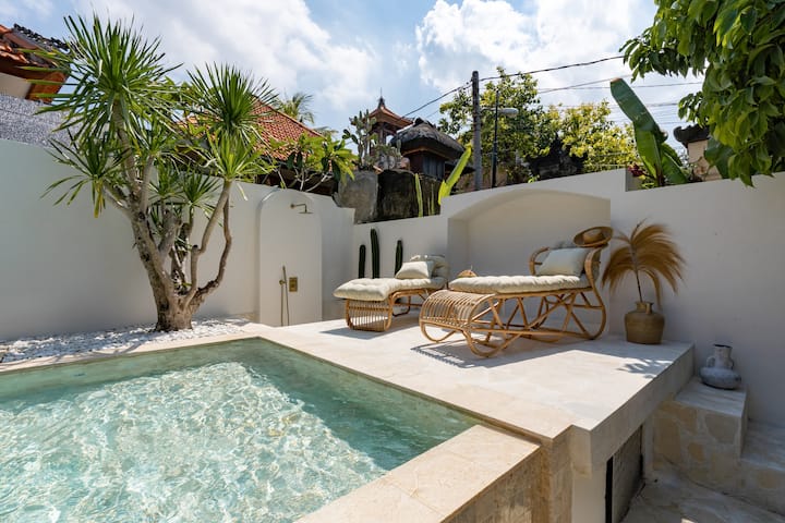 Cozy Up Villa ~ Luxury Pool Oasis ~ 5min to Beach! - Houses for Rent in  Kecamatan Denpasar Selatan, Bali, Indonesia - Airbnb