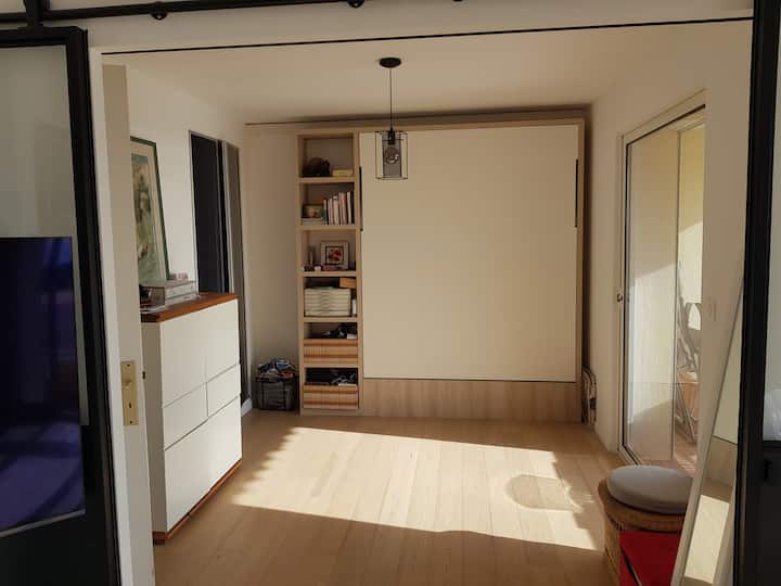 Ორადგილიანი საწოლი 160/200 ელექტრო სათავსოთი, ზამბარით და მატრასით 28 სმ