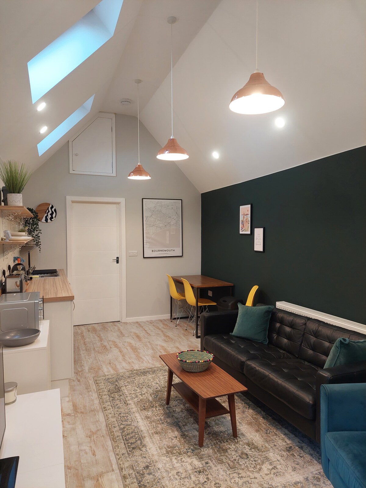Successful Airbnb property: Garden studio 5 mins from beach, offstreet parking in Christchurch