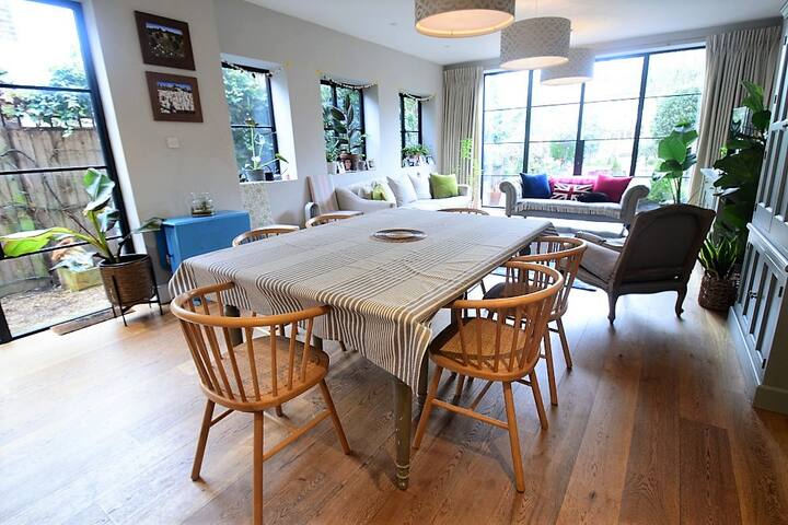 Southfields house near tennis gallery image 2