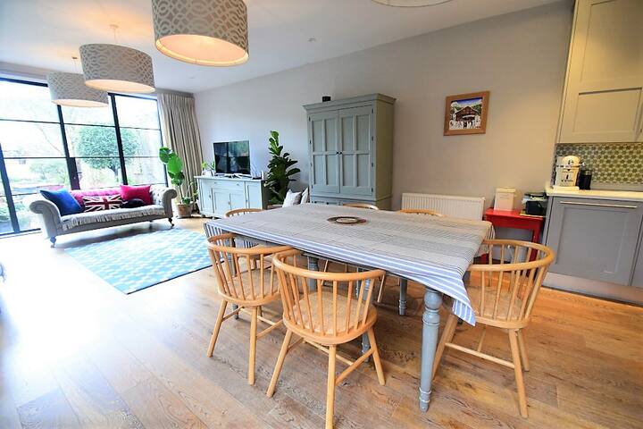 Southfields house near tennis gallery image 4