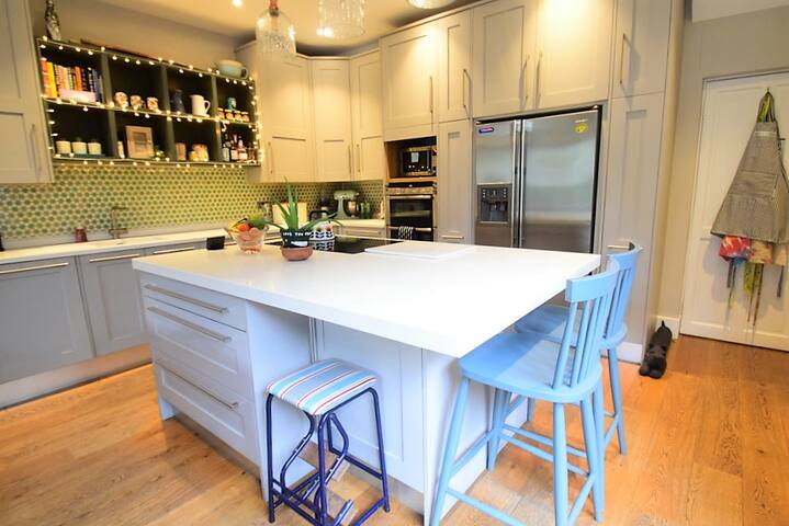 Southfields house near tennis gallery image 3