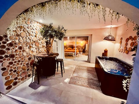 Rooftop getaway with Jacuzzi in #Camargue